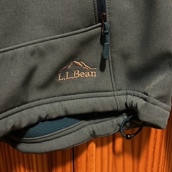 Women’s small LLBean soft shell jacket - Picture 3 of 4